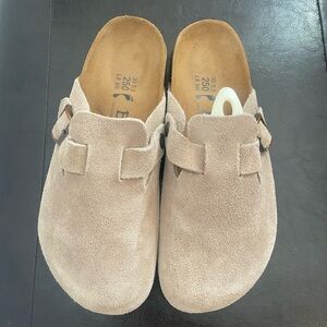Women’s Suede Buckle Slippers -